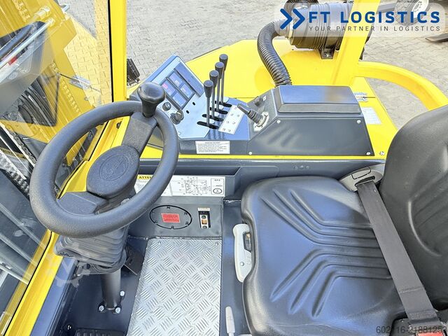 čtyřcestný vysokozdvižný vozík Combilift CB2500 GAS TRIPLEX 4900 FORK POSITIONER