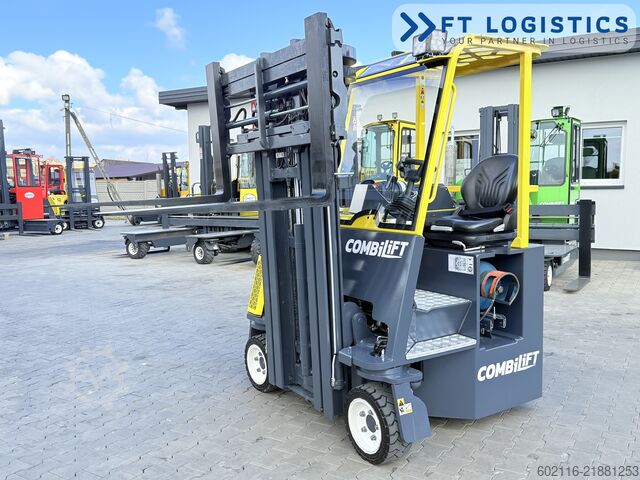 čtyřcestný vysokozdvižný vozík Combilift CB2500 GAS TRIPLEX 4900 FORK POSITIONER