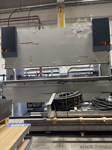 板金加工センター Salvagnini Roboformer