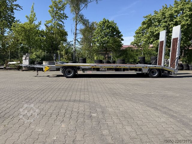 Remolque de plataforma baja Möslein T2 Plato 8,20  2 Achs Tieflader mit gerader Ladefläche 8,20 m, Neufahrzeug