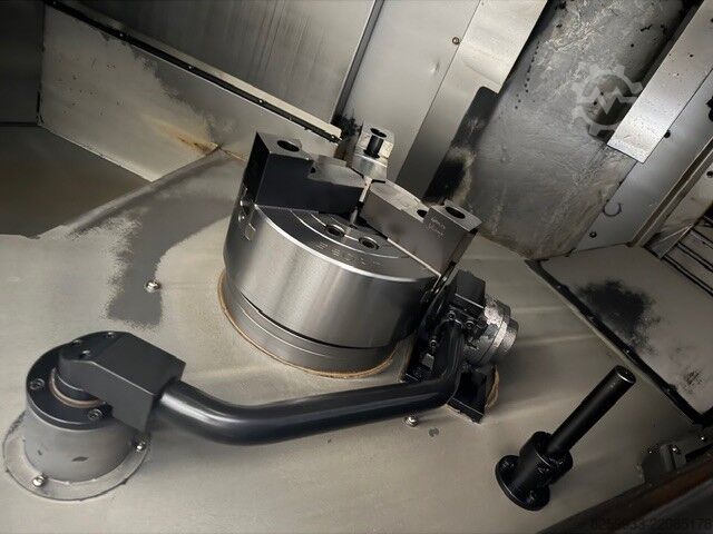 Centro de torneado y fresado CNC Hyundai WIA L 300 MC