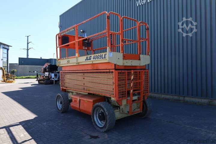 Saxlift JLG 4069LE Electric, 14.2m Working Height, 360kg Capac