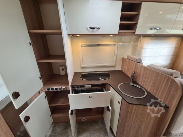 Semi-integrated camper BÜRSTNER Delfin T 660 *Luftfahrwerk*Solar*SAT+TV*
