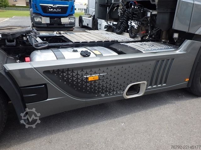 Standard tractor unit MERCEDES-BENZ 1852 LS Actros 5 GigaSpace/SoloStar/Ret./Standkl