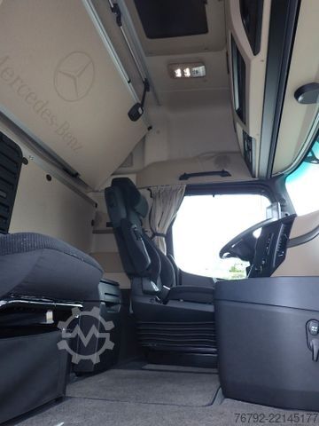Standard tractor unit MERCEDES-BENZ 1852 LS Actros 5 GigaSpace/SoloStar/Ret./Standkl