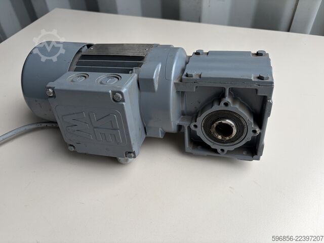 SEW-EURODRIVE WA20/TDT63L4/B03 0,25 kW 33 obr./min 4,1 Nm Hamulec 230 V SEW-EURODRIVE WA20/TDT63L4/B03 0,25 kW 33 obr./min 4,1 Nm Hamulec 230 V SEW-EURODRIVE WA20/TDT63L4/B03 0,25 kW 33 obr./min 4,1 Nm Hamulec 230 V
