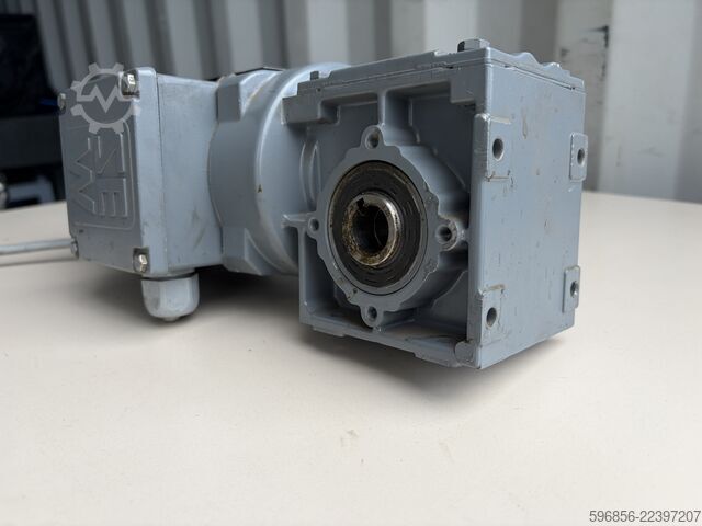 SEW-EURODRIVE WA20/TDT63L4/B03 0,25 kW 33 obr./min 4,1 Nm Hamulec 230 V SEW-EURODRIVE WA20/TDT63L4/B03 0,25 kW 33 obr./min 4,1 Nm Hamulec 230 V SEW-EURODRIVE WA20/TDT63L4/B03 0,25 kW 33 obr./min 4,1 Nm Hamulec 230 V