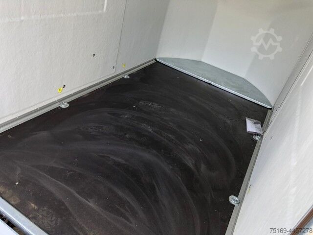 รถพ่วงตู้บรรทุก Cheval Liberte Debon Cargo 2 Poly + Türe weiß 1300 kg, 100 km/h, 300x155x168cm