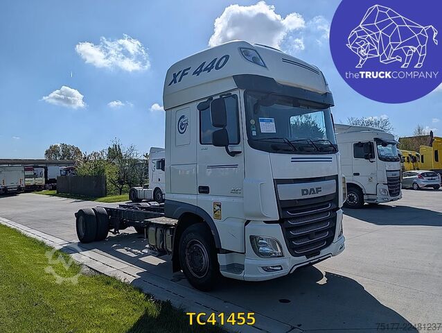 الهيكل مع كابينة السائق DAF XF 440