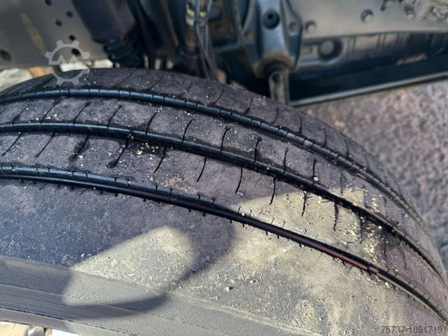 Transporter mit Pritsche & Plane MERCEDES-BENZ 824 L + Anhänger