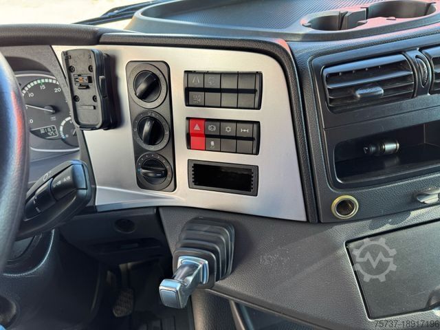 Transportador con plataforma y toldo MERCEDES-BENZ 824 L