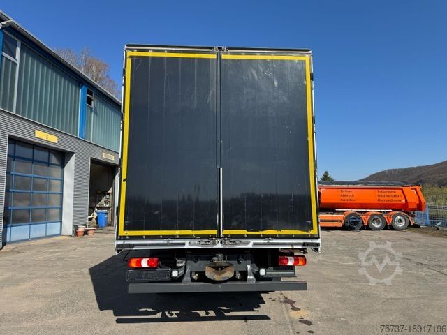 Transportador con plataforma y toldo MERCEDES-BENZ 824 L