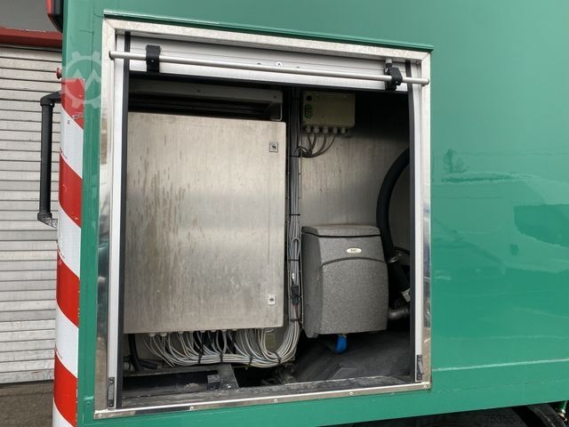 Müllwagen MERCEDES-BENZ Econic 2633 PLATZ Mülltonnenwaschanlage