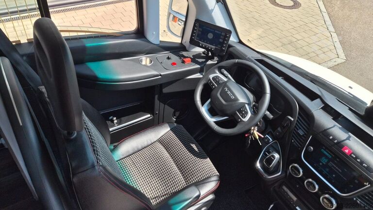 Minibus IVECO 2x Daily 70 Lagerfahrzeug Ferqui Sunrise 2,5 m B