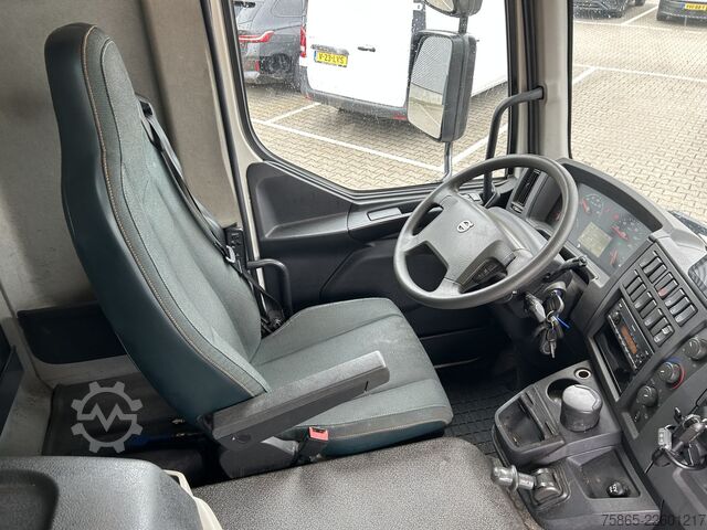 Ferðatösku Volvo FL 210 Euro 6 D / 12 Ton / 293 dkm / Box / Laad...
