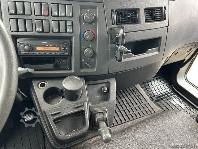 Ferðatösku Volvo FL 210 Euro 6 D / 12 Ton / 293 dkm / Box / Laad...