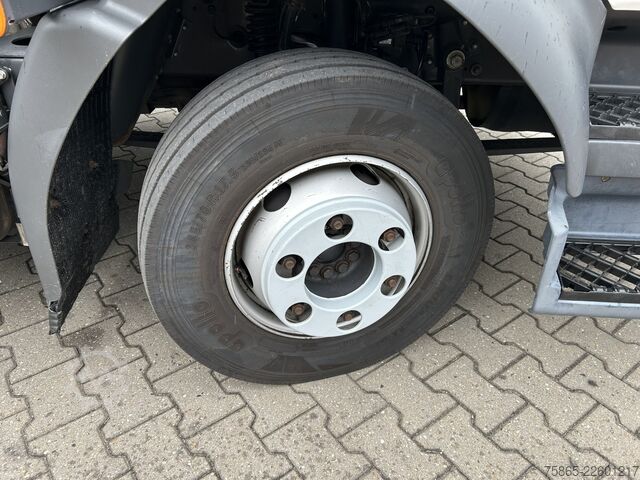 Ferðatösku Volvo FL 210 Euro 6 D / 12 Ton / 293 dkm / Box / Laad...