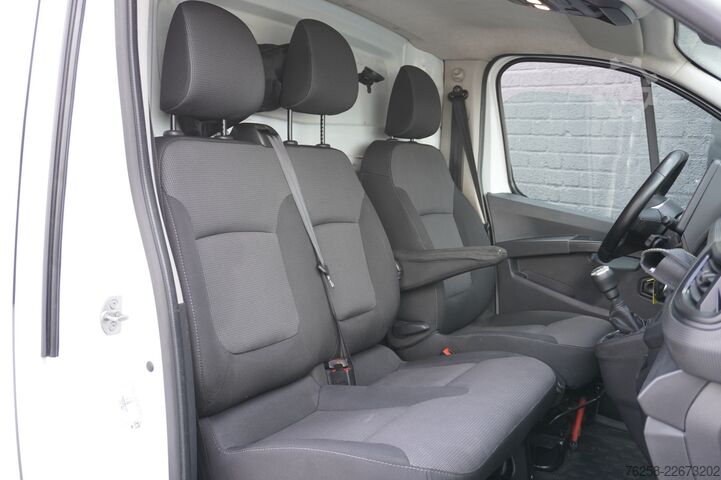 شاحنة بانل Renault Trafic 2.0 dCi 110PK EURO 6 - Airco - Navi - Cr...