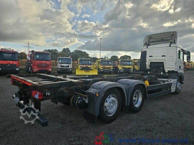 Autocamion cu caroserie interschimbabilă MAN TGS 26.320 6x2 BDF Mitnahmestapler AHK 1. Hand