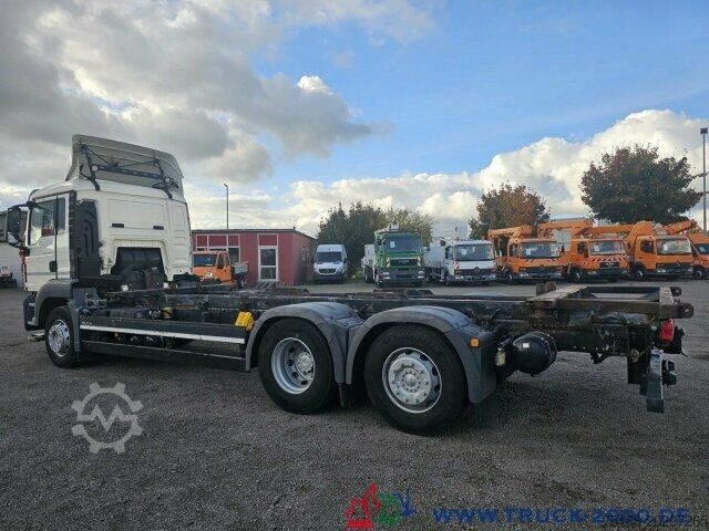 Autocamion cu caroserie interschimbabilă MAN TGS 26.320 6x2 BDF Mitnahmestapler AHK 1. Hand
