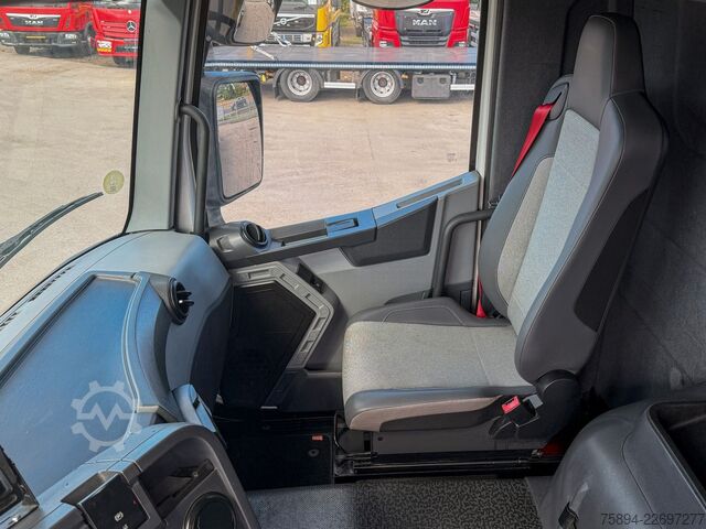 Truck mounted crane RENAULT T 380 Abschleppwagen 8,00 m HIAB 111 B-2 + FUNK