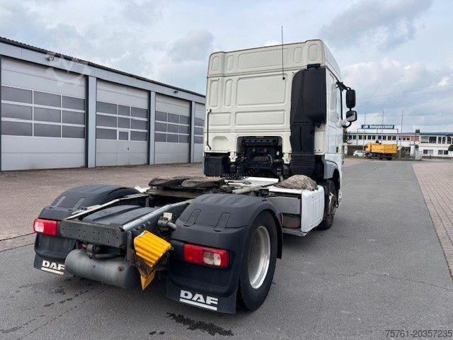 Standard tractor unit DAF XF 440 Space cab