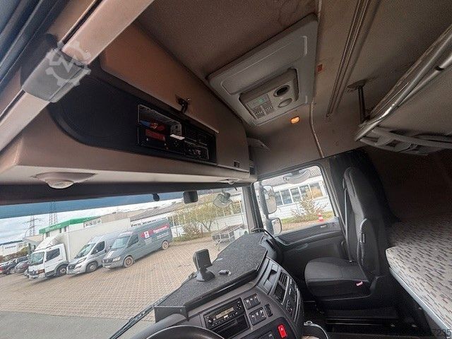 Standard tractor unit DAF XF 440 Space cab