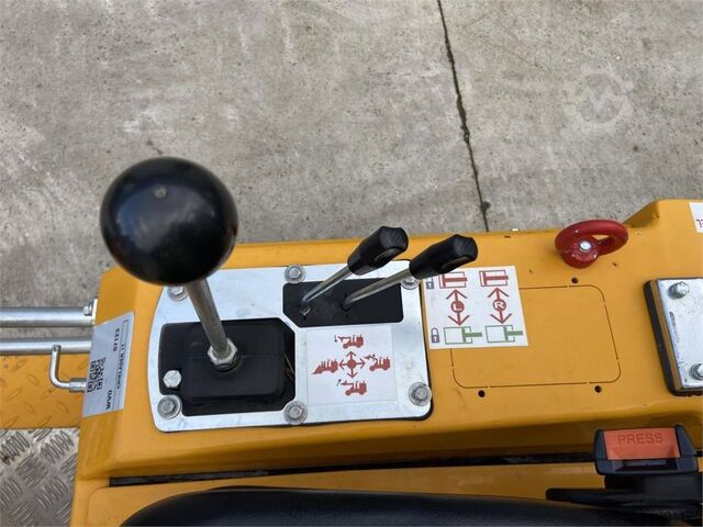 Lader Knikmops KM100 (7123)