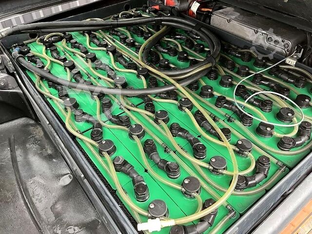 Elektrische vorkheftruck met 4 wielen Linde E25-01