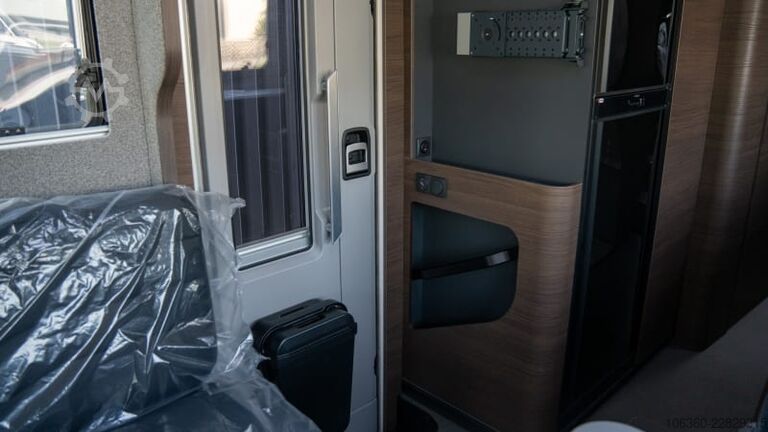 ADRIA SUPERSONIC 890 LL MY 27 BOBIL NY ADRIA SUPERSONIC 890 LL MY 27