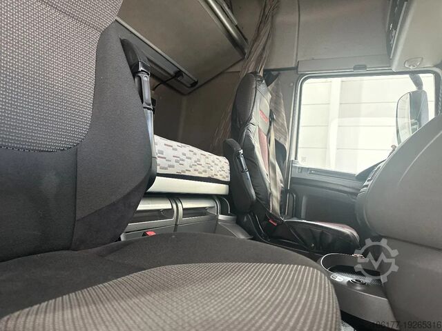 معيار SZM DAF XF 106.460 SPACECAB
