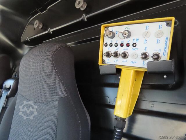 리프팅 플랫폼 Renault Master 10,5 m, 3 seats, 3500 kg, euro6