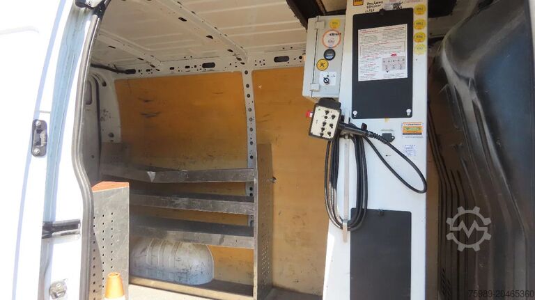 리프팅 플랫폼 Renault Master 10,5 m,3 SEATS, KLUBB, 3500 kg, euro6