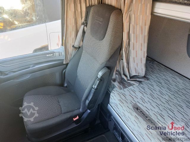 Volume tractor unit DAF XF 460 FT Space Cab Low deck