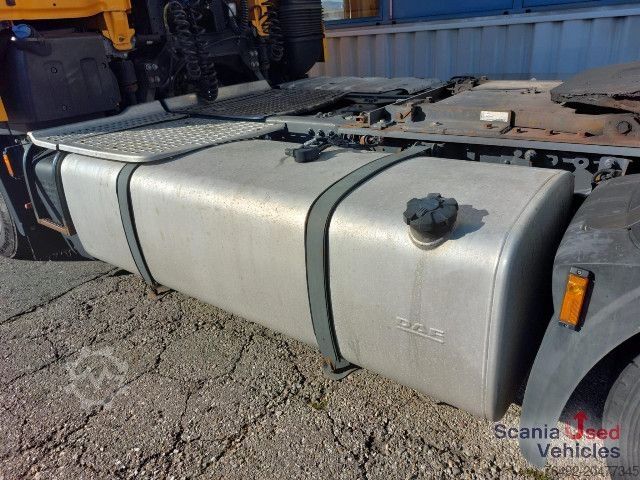 Volume tractor unit DAF XF 460 FT Space Cab Low deck