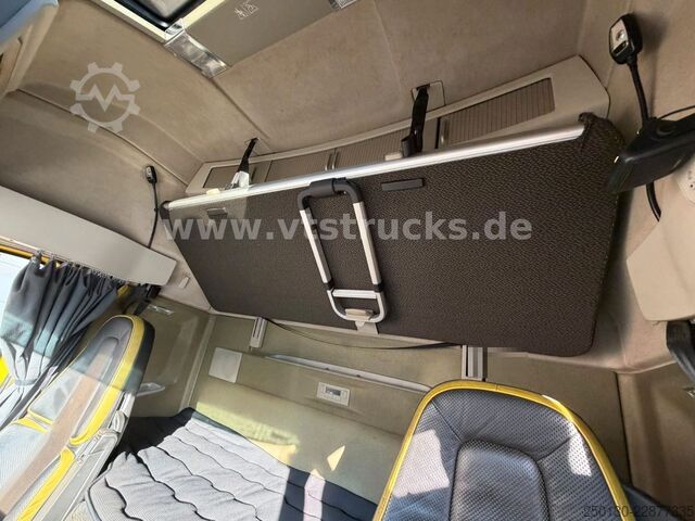 Teški kamion VOLVO FH 750 8x4 BL  Tridem Retarder/LED/VLA