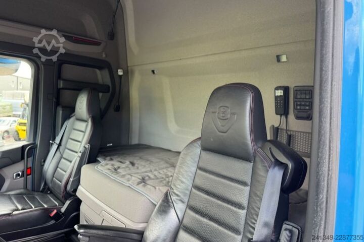 Camion plateau avec bâche SCANIA S520 V8 6x2 LBW