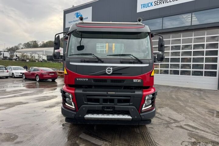 Camion benne à bras amovible VOLVO FMX-540 10x4 Moser