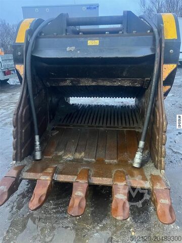 İnşaat makinesi MB Crusher crushing bucket w/ G90 attachment