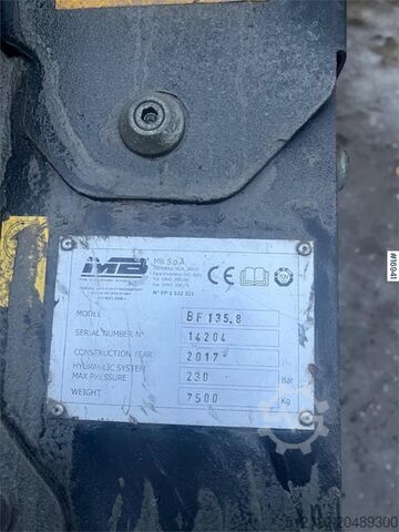 İnşaat makinesi MB Crusher crushing bucket w/ G90 attachment