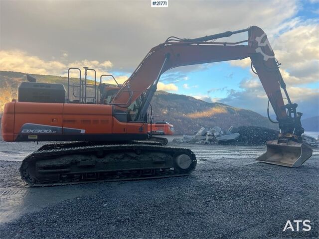 Paletli ekskavatör Doosan Dx300lc-5 Gravemaskin m/ rototilt og pusseskuffe