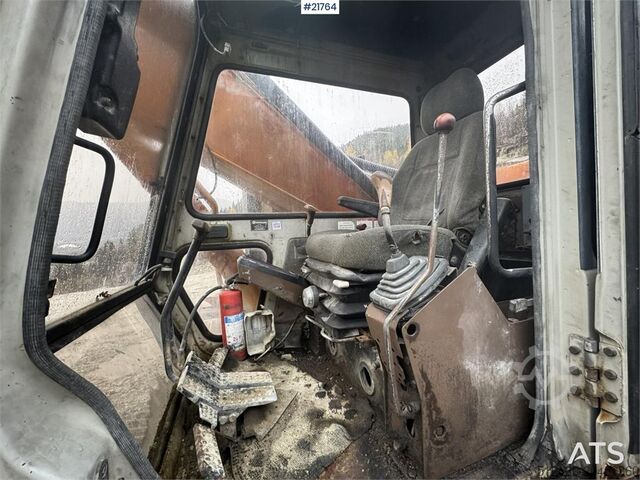 Paletli ekskavatör Hitachi FH 220 LC