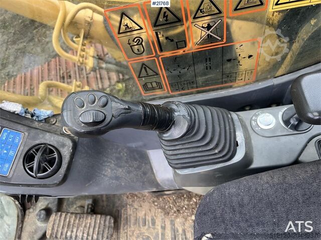 Crawler excavator Komatsu pc210lc-8 excavator w/ tooth bucket