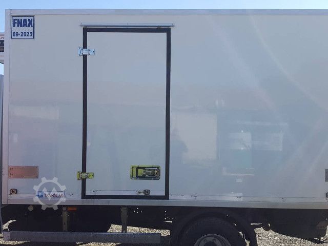 Van badan peti sejuk IVECO 60C15