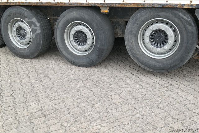 Box-semitrailer KRONE SD, Schlüssellochblech, Luft-Lift, SAF-Achsen