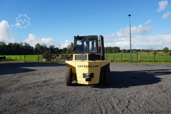 Xe nâng địa hình Caterpillar VH6 200 Forklift