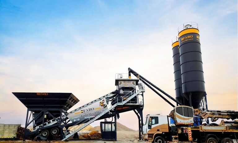 Planta dosificadora de hormigón móvil FABO Mobile Concrete Batching Plant 120 m3/h Mobile Concrete Batching Plant