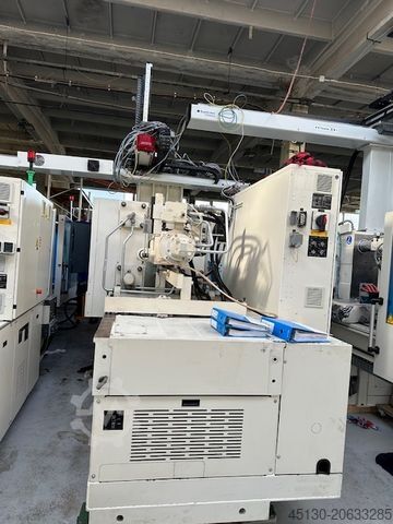 射出成形機 KraussMaffei KM 200-750 CX mit dem Roboter Wittmann-K