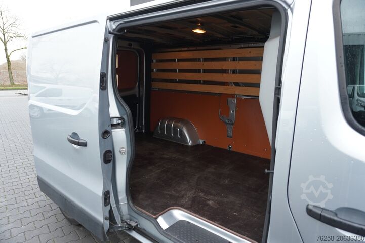 Furgoneta con caja Renault Trafic 2.0 dCi L2 EURO 6 - Airco - Cruise - Tre...