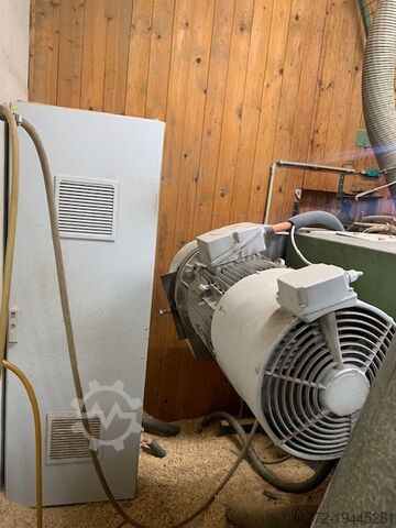 Atelier de rabotage complet avec 2 systèmes d’empilage Weinig Hydromat 22 B / 8 Wellen